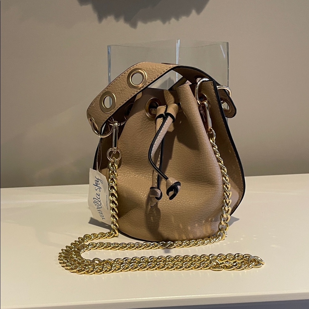 Urban Expressions Stylish Tan Bucket Bag with Gold Chain ***FINAL OFFER***